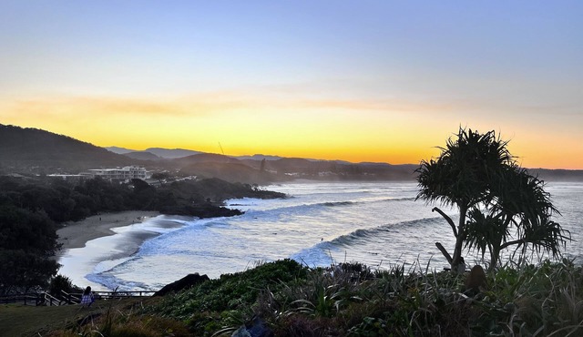 Beachside Cabarita headland, stroll to town