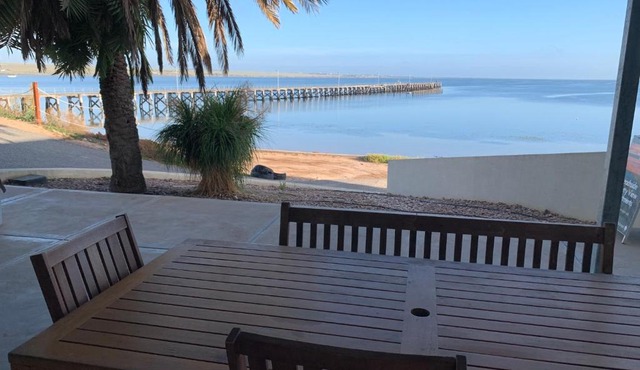 Beachside & Jetty View 6 - Captain's Apartment