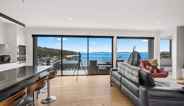 Beachside Luxury Villa Expansive Panoramic Vistas