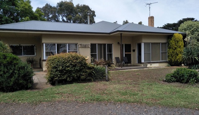 Bed & Breakfast accommodation for 2 on a sheep farm