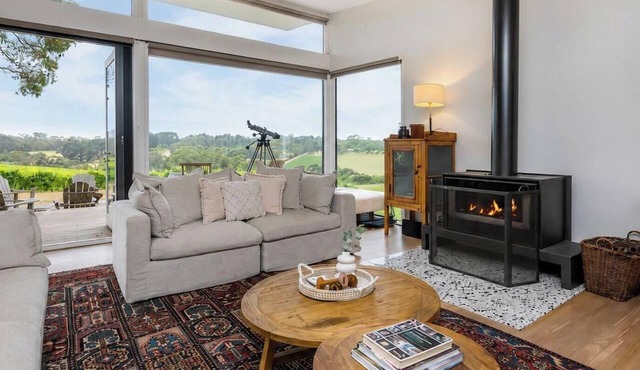 Bella's Block Vineyard Retreat with Tennis Court, Shoreham