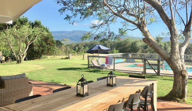 Berry Downs cottage with pool and tennis court