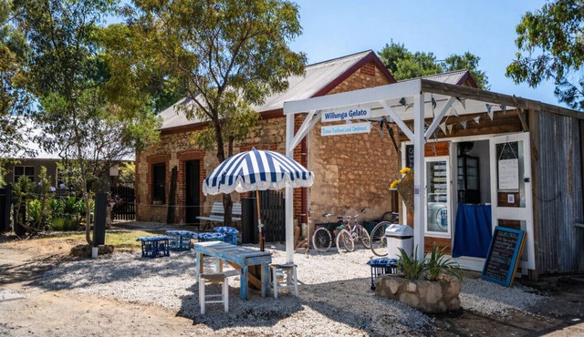 Blacksmith Cottage—Stay in Blacksmith`s Lively Hub
