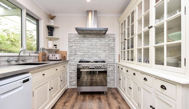 Blairgowrie Beach Cottage with Outdoor Entertaining