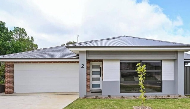 Bligh St Bliss. Mountain Views. Family Home.