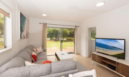 Blissful Beachfront Apartment Broulee