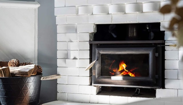 Blue Wren Cottage on Edith - A Fireside Retreat in Wine Country