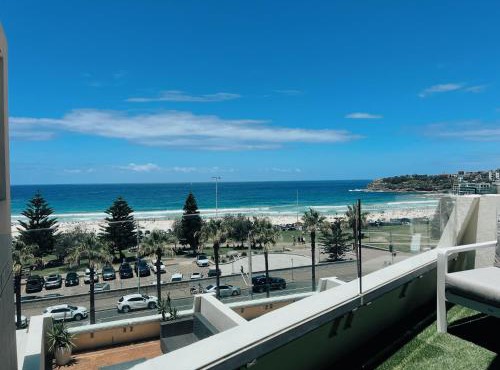 Bondi Beach Waves 2 Beachfront Apartment