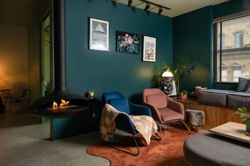 BONNE SOIREE ON SMITH - Architectural 2Bed Conversion with Parking