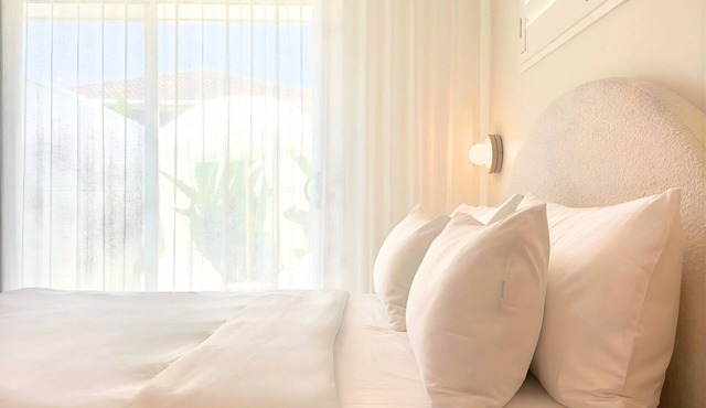 Boutique Luxury Japandi Suite Private Entry Outdoor Shower Walk to Beach