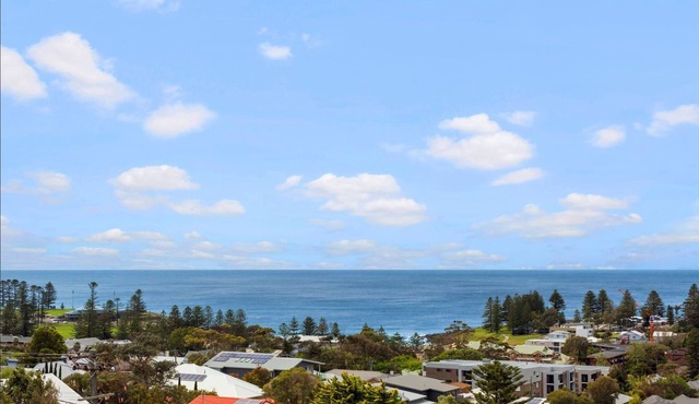 Brand new house, amazing views, walk to the beach!