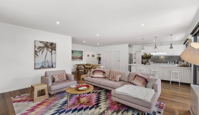 Bridge Road Beach House, Barwon Heads, Sleeps 12. Disability accessible