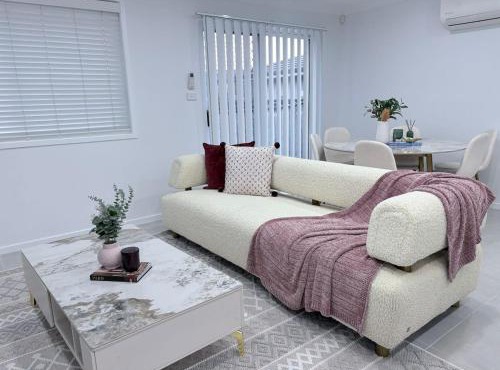 Bright and Stylish 4BR Guesthouse walk to Shops