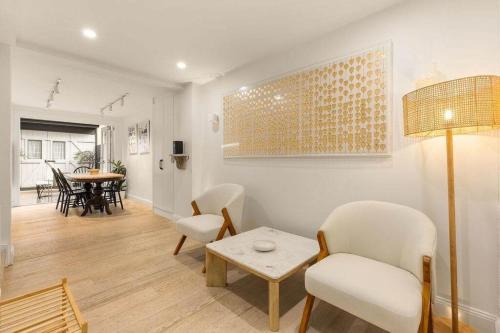 Bright Redfern Terrace Near CBD & Train Station