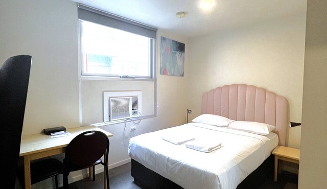 Bright Studio in Melbourne CBD | Walk to Market & Shops