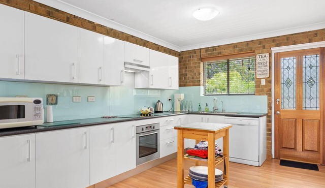 Broadbeach Retreat - 32 Broadbeach Drive