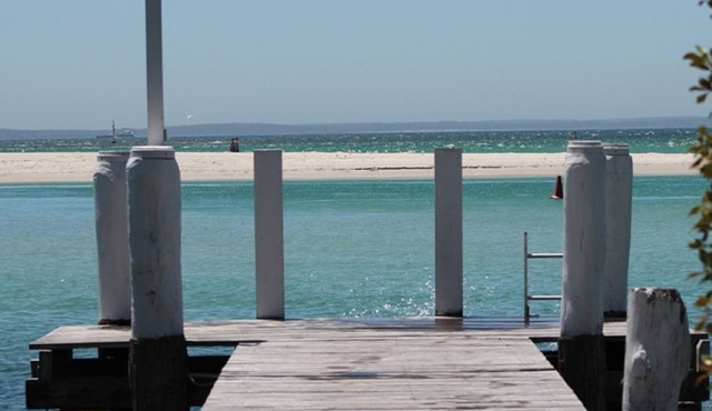 'BY THE SEA' Waterfront Accommodation, Private Jetty Huskisson Jan Availability