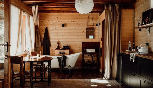 Cabin in the Snowy Mtns - 5 mins > Jindabyne