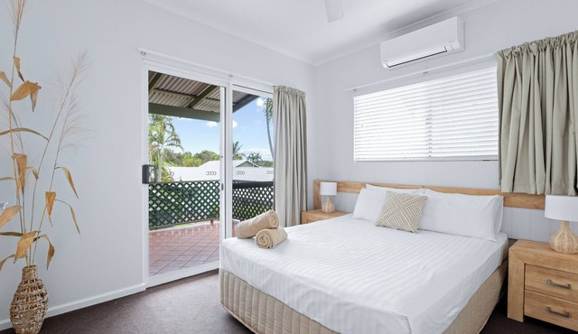 Cable Beachside Villas - 3 Bedroom Deluxe Spa Villa
