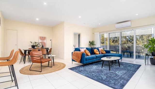 Captivating 3BR 2BA APT close to Shopping - Hosted by Canstay