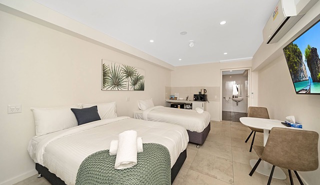 Carlton Suites