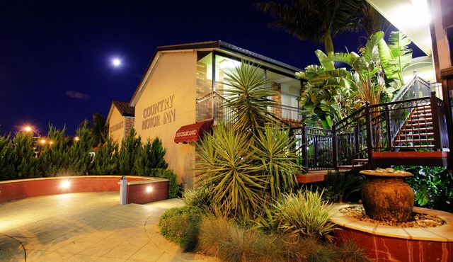 Cattleman's Country Motor Inn & Serviced Apartments