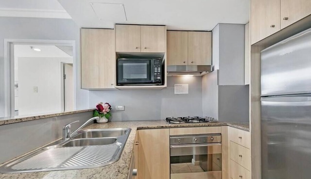 CBD - 2BR in Heart of Sydney, light rail at door