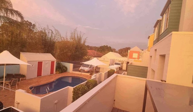Central Batemans Bay, walk to restaurants and cafes, or relax in the pool