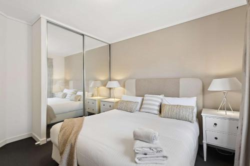 Central Perth 1BR Apartment with Parking