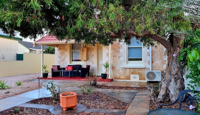 Charming 100yr old cottage in the heart of Moonta