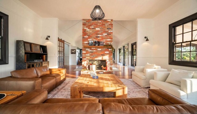 Charming Queenslander With 5 Acres Private Land
