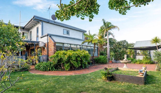 Charming Self-Contained Cottage in Heart of Rye - Close to Beaches & Hot Springs