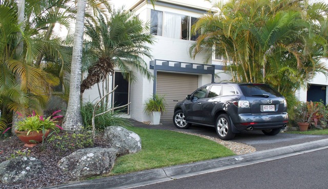 Charming villa with WiFi and AC in serene Mooloolaba Beach