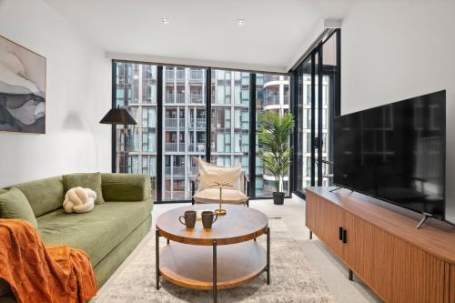 Chic 2B Apt CarPark and Pool Near Marvel
