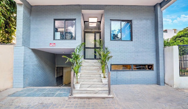 Classic With Balcony O DLF Phase 1