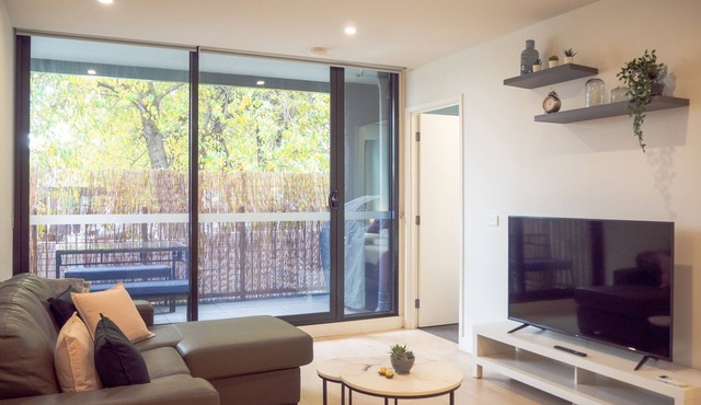 Classy & Spacious 2 Bedroom, 2 Bathroom (En Suite)