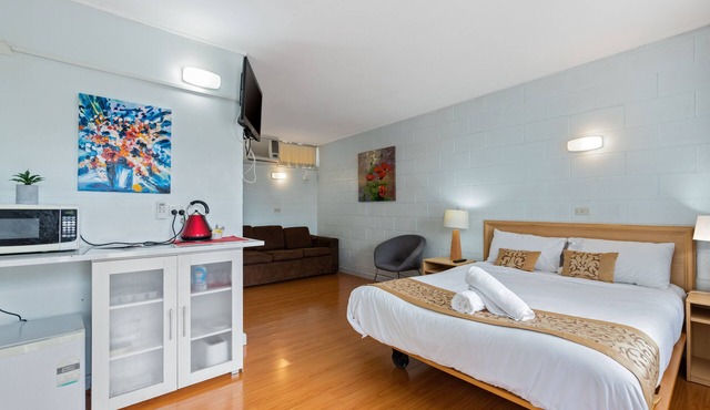 Clean and Cozy Rooms with Private Bath Near Murray