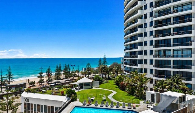 Coastal Oasis | Sleeps 5 | Beach View + Pool & Gym