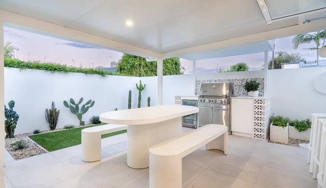 Coastal Palm Springs Inspired Home - 5 min walk to beach