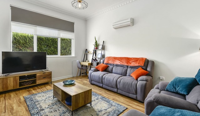 Comfort on Crouch- Enjoy this beautiful house right in CBD.