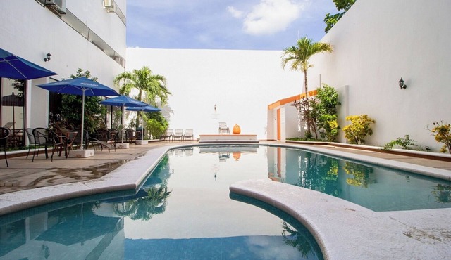Comfortable 2 Double Room w/Pool Access and Relaxing Garden in Mérida Centro in Mérida