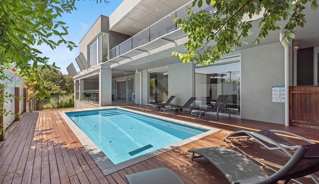Complete Luxury Escape - Magnificent Rye Accommodation Sleeps 30!