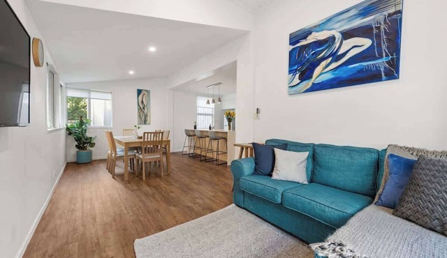 Contemporary Cute! 2Bed/1Bath/1Car~House~10min CBD
