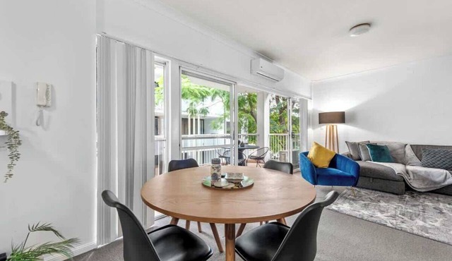 Convenient & Comfy! ~ 2Bed, 2Bath, 2Car, Balcony