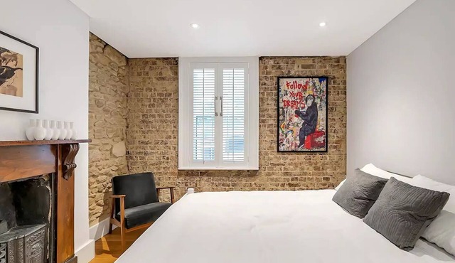 Copper Cottage: Renovated Historic sandstone terrace, steps from Hyde Park