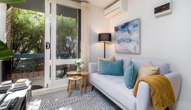 Cosy and Convenient Leafy Apartment
