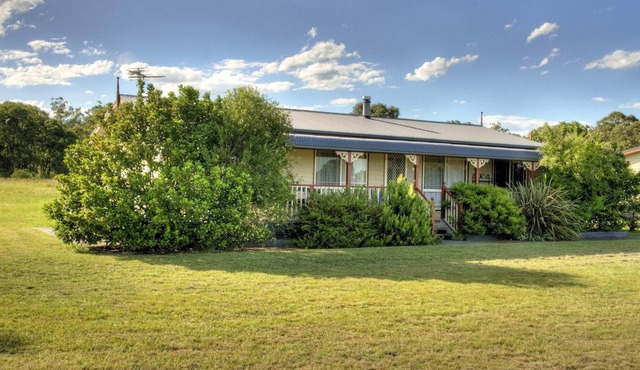 Cottages on Lovedale - No. 3 (2 bedroom) - 2 bedroom, 2 bathroom cottage in convenient Lovedale location