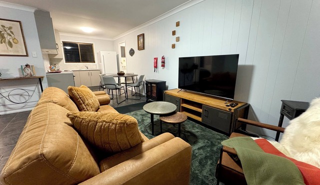 Country Style Comfort in Stanthorpe | Close to everything | Newly renovated