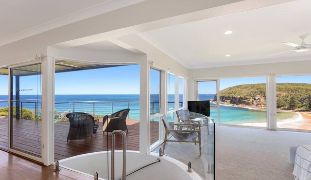 COVE | Stunning views, wifi, walk to beach | Accom Holidays