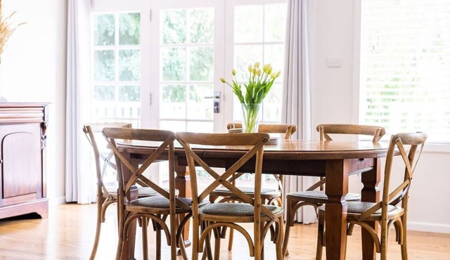 Cox Cottage - Spacious Family Home, Pets Allowed